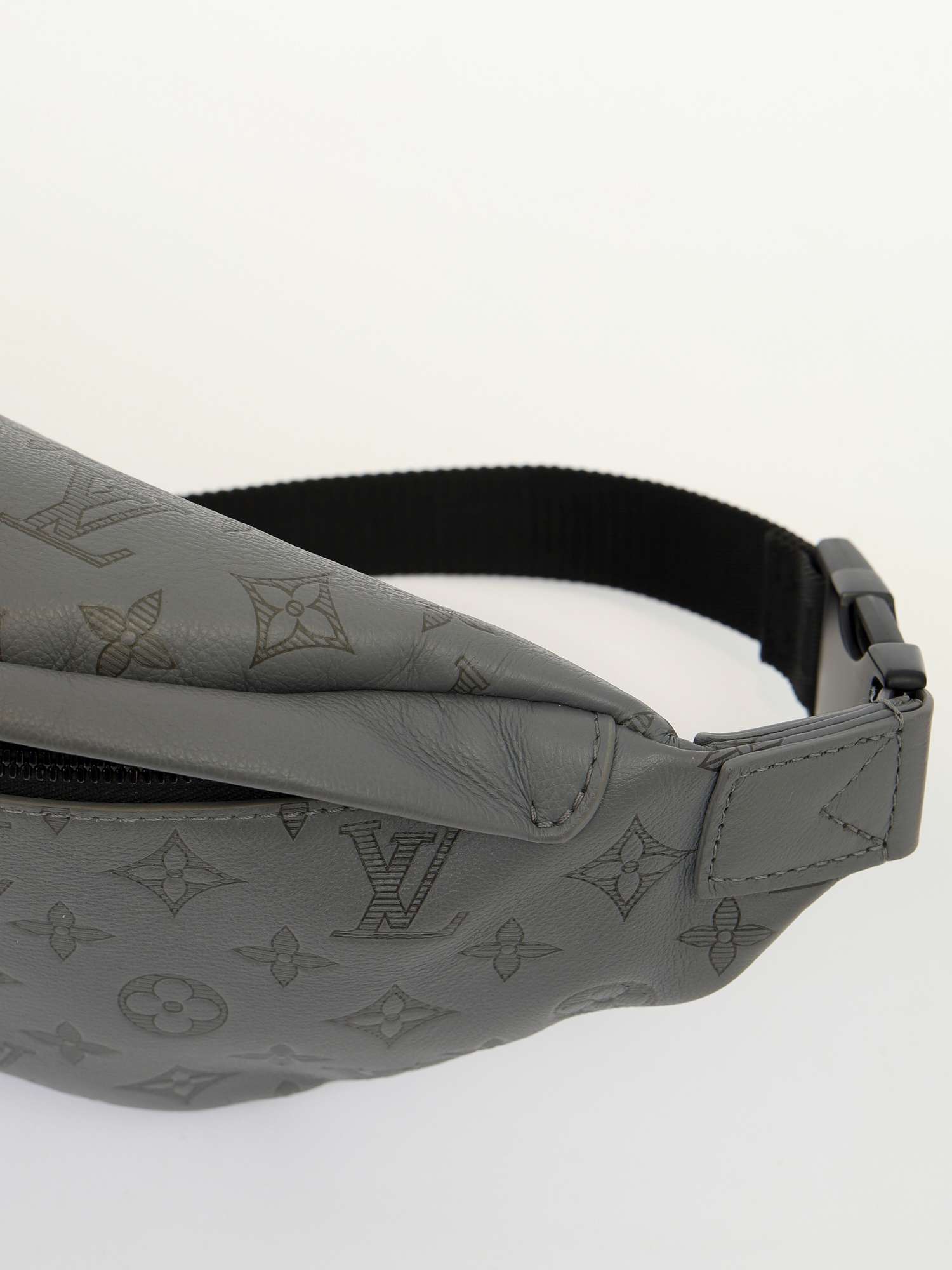 Сумки Louis Vuitton Discovery Bumbag изображение #8