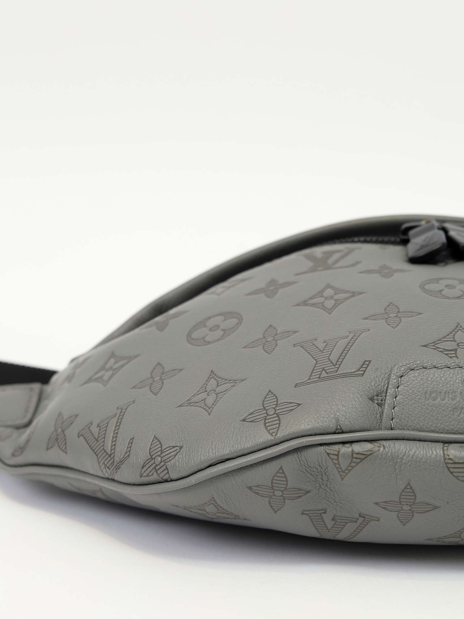 Сумки Louis Vuitton Discovery Bumbag изображение #9