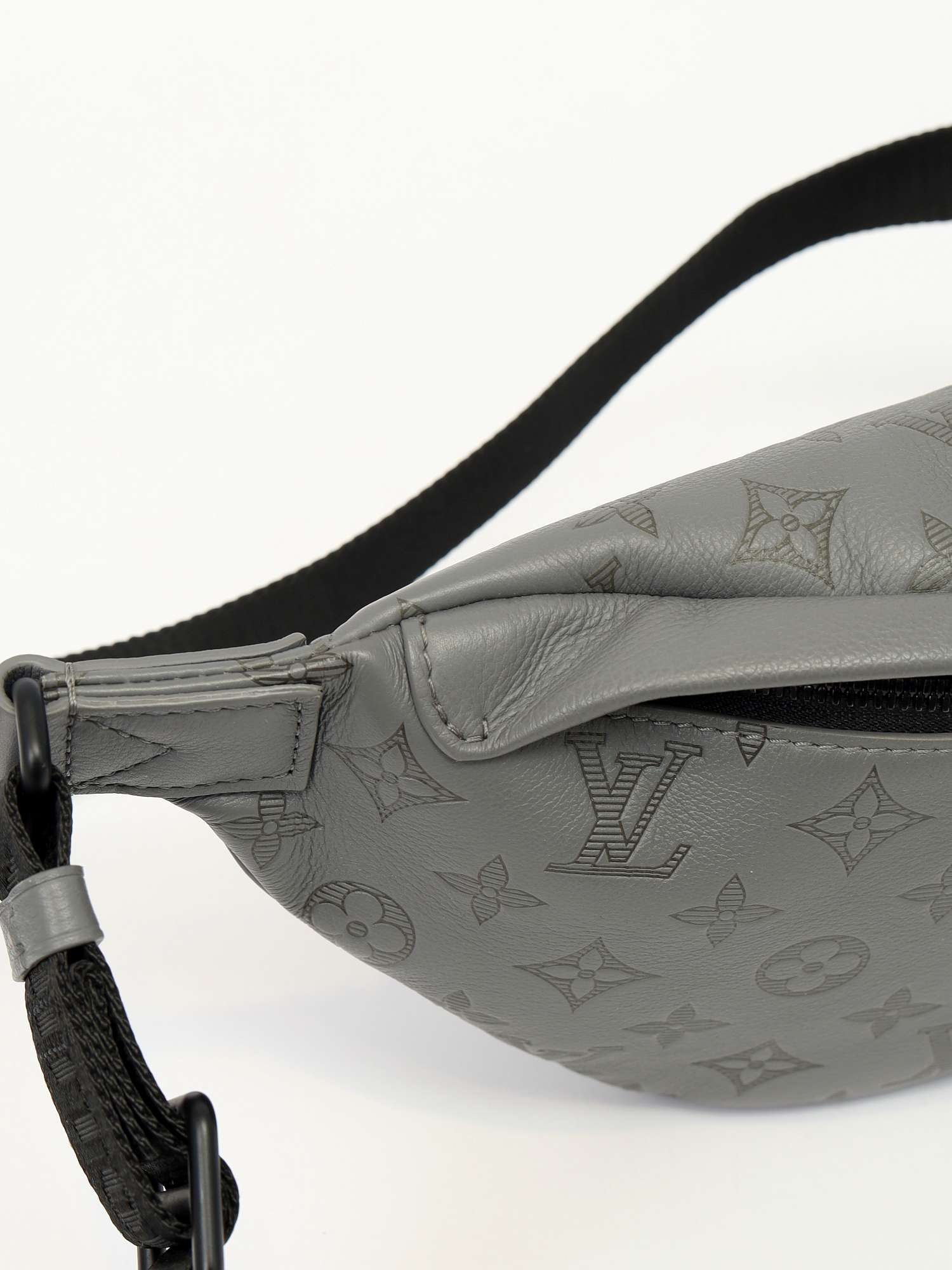Сумки Louis Vuitton Discovery Bumbag изображение #7