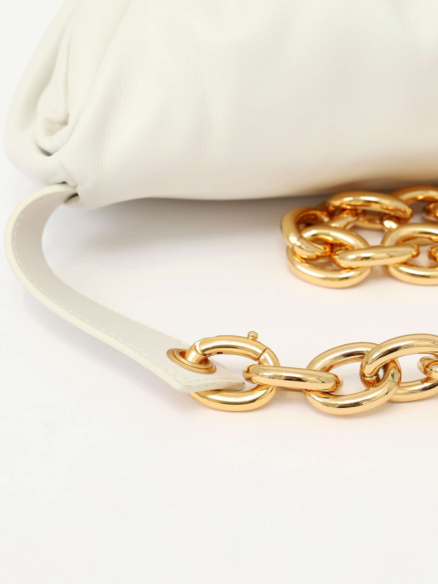 Сумки Bottega Veneta Chain Pouch изображение #6
