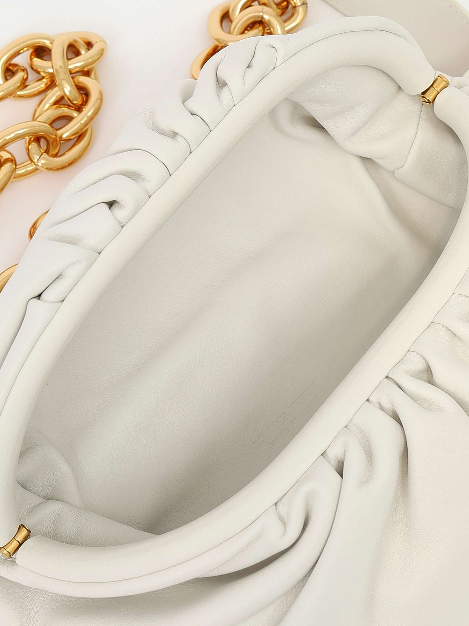 Сумки Bottega Veneta Chain Pouch изображение #10