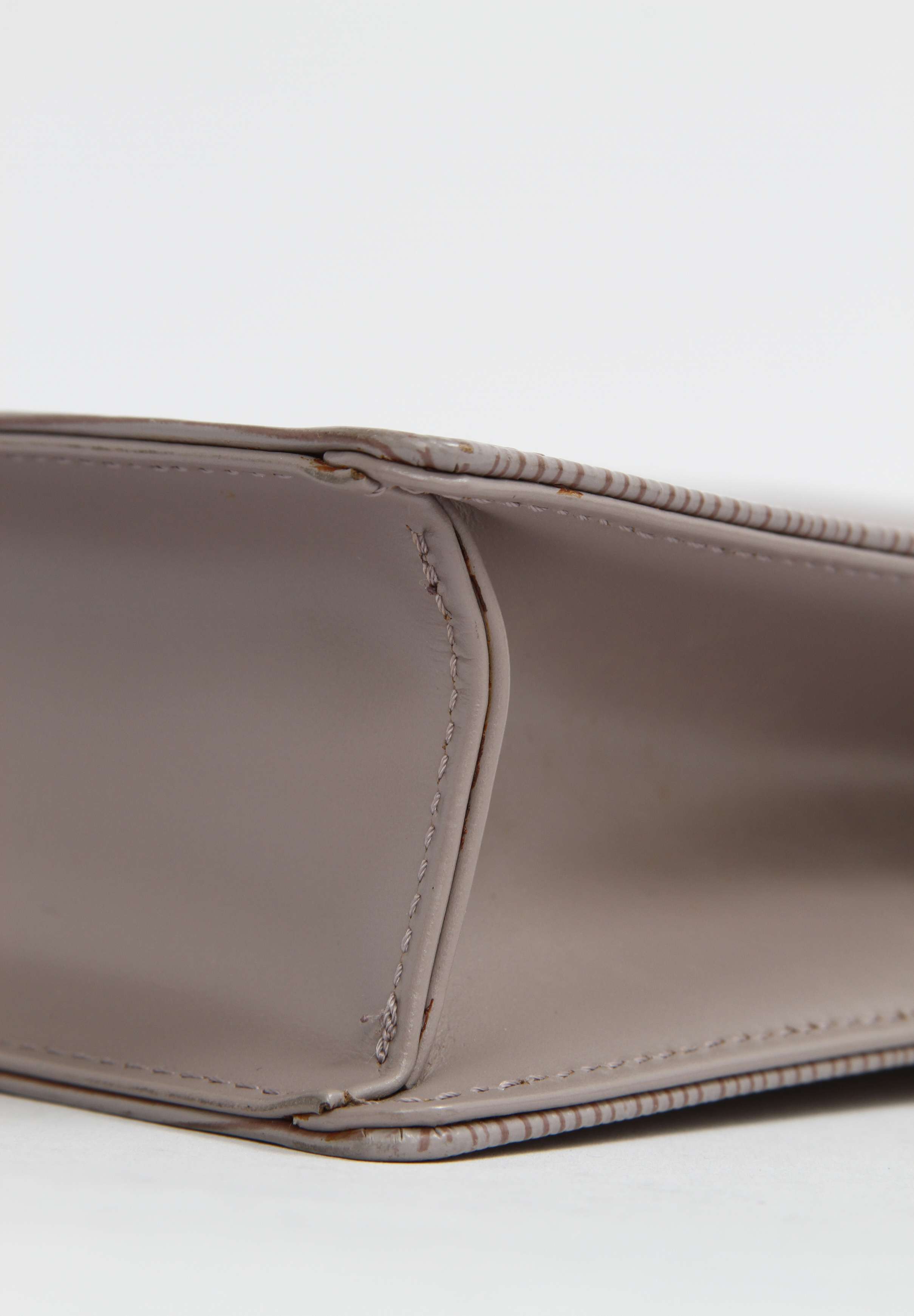 Louis Vuitton Leather Bag 5