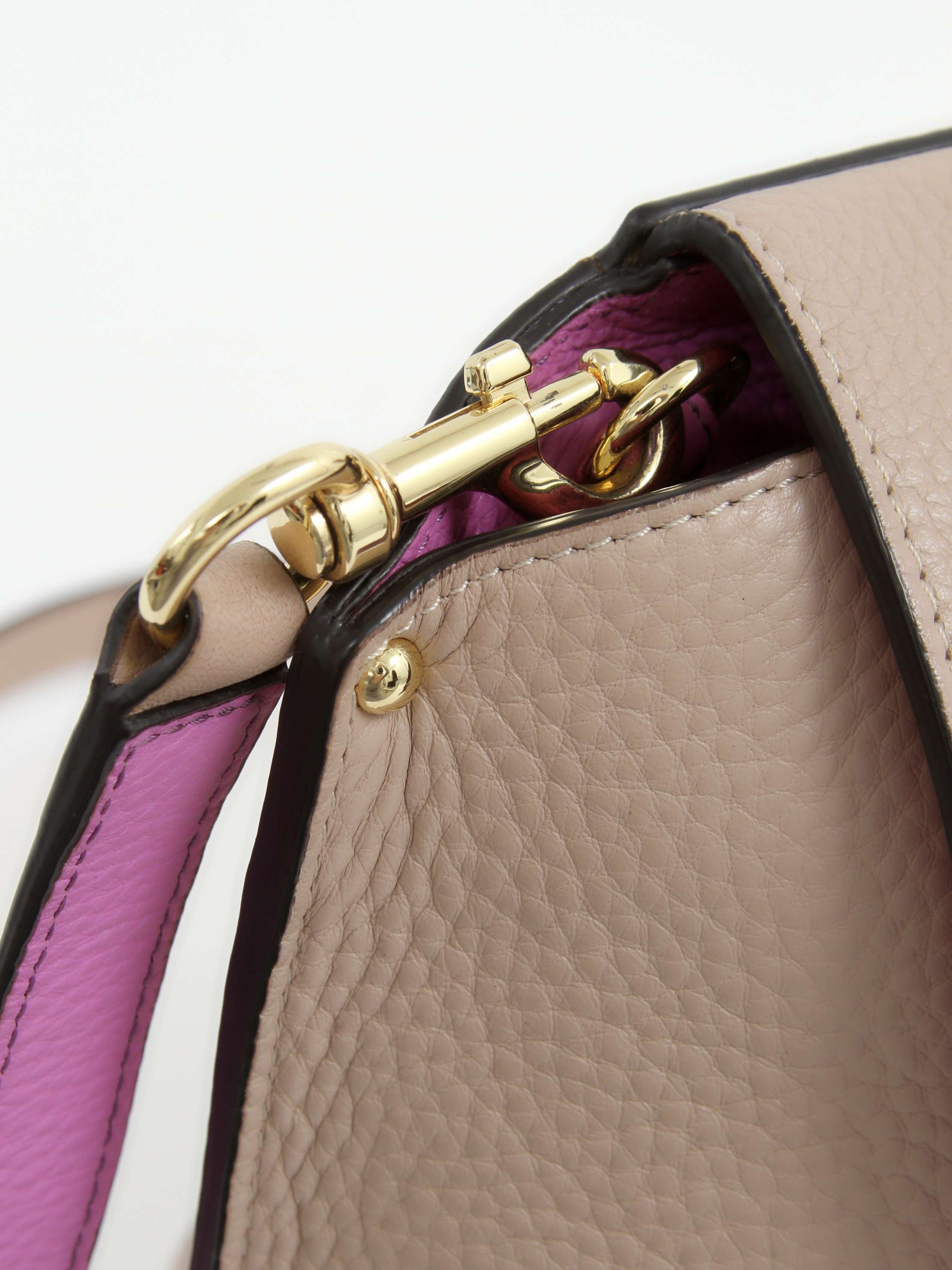 Salvatore Ferragamo Sofia 5