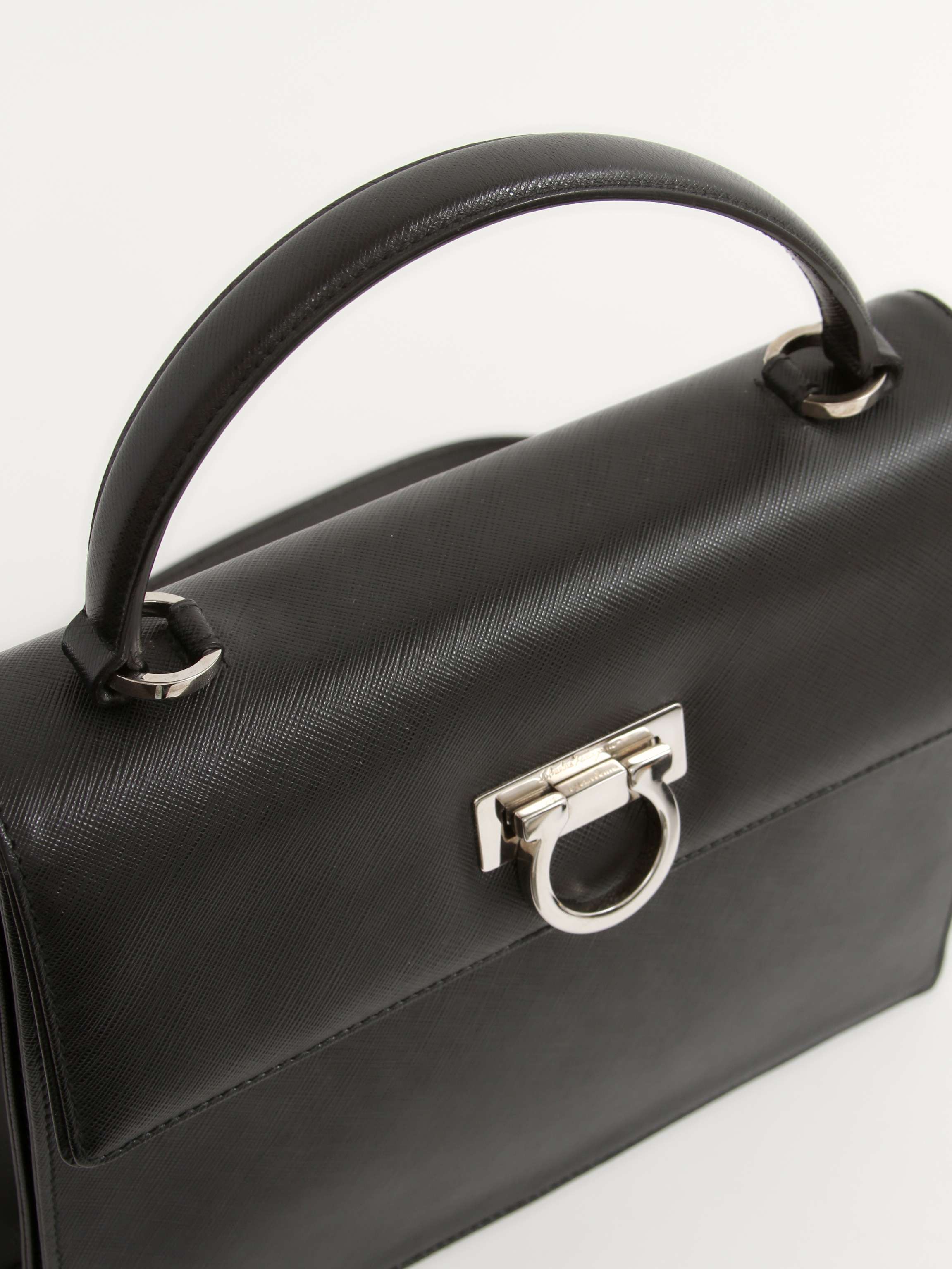 Salvatore Ferragamo Gancini 5