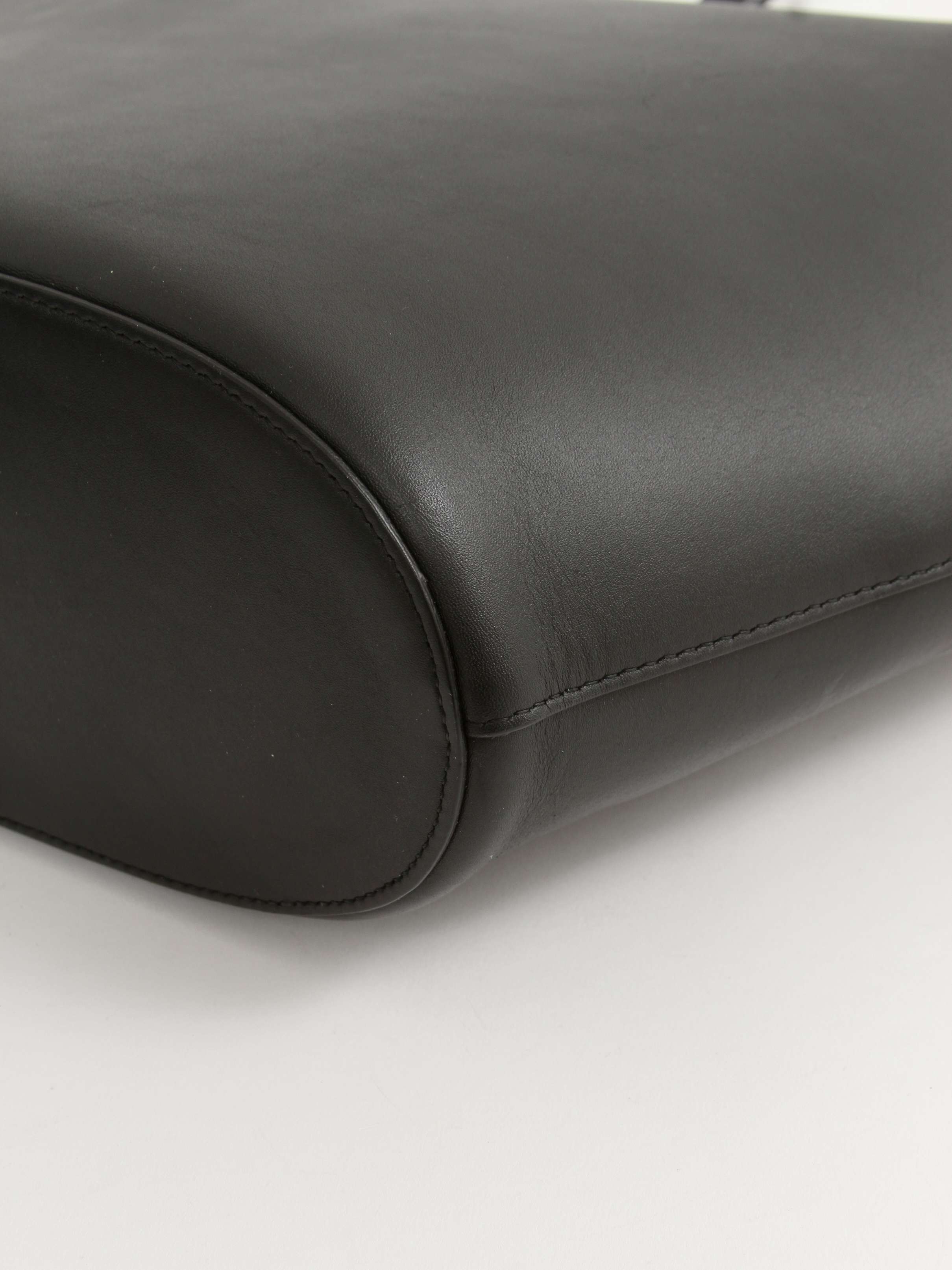 Alexander Mcqueen Leather Bag  5