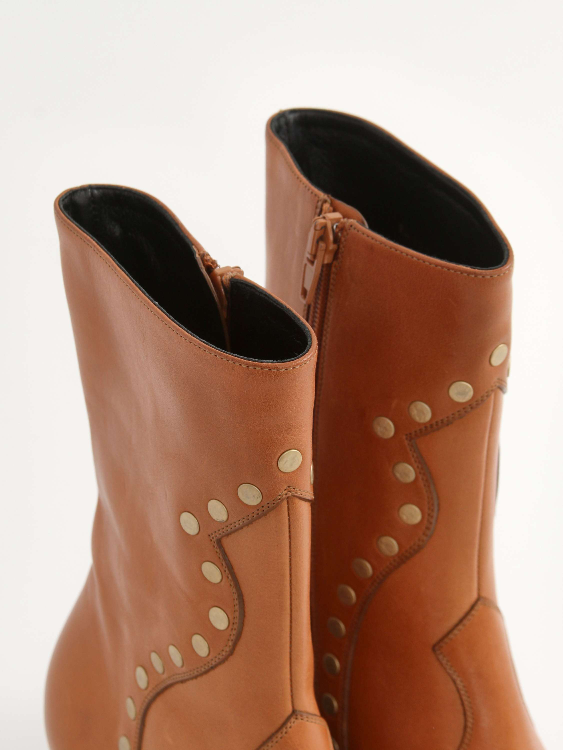 Celine 37 5