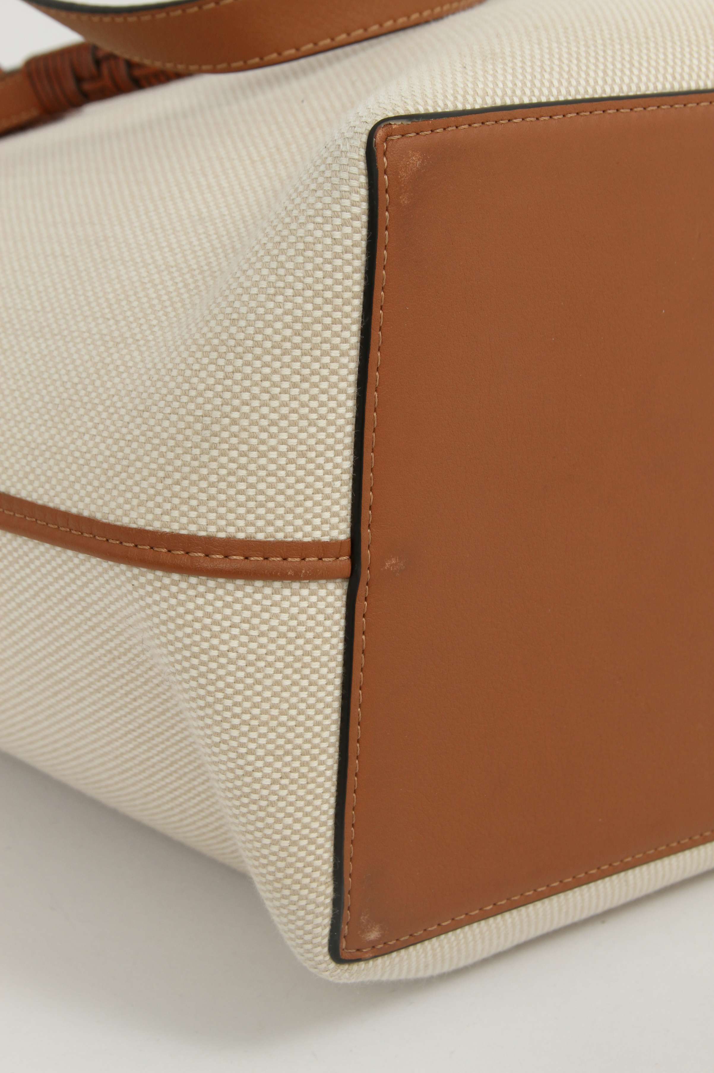 Loewe Anagram 5