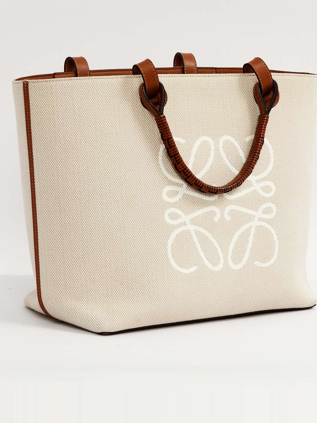 Loewe Anagram 2