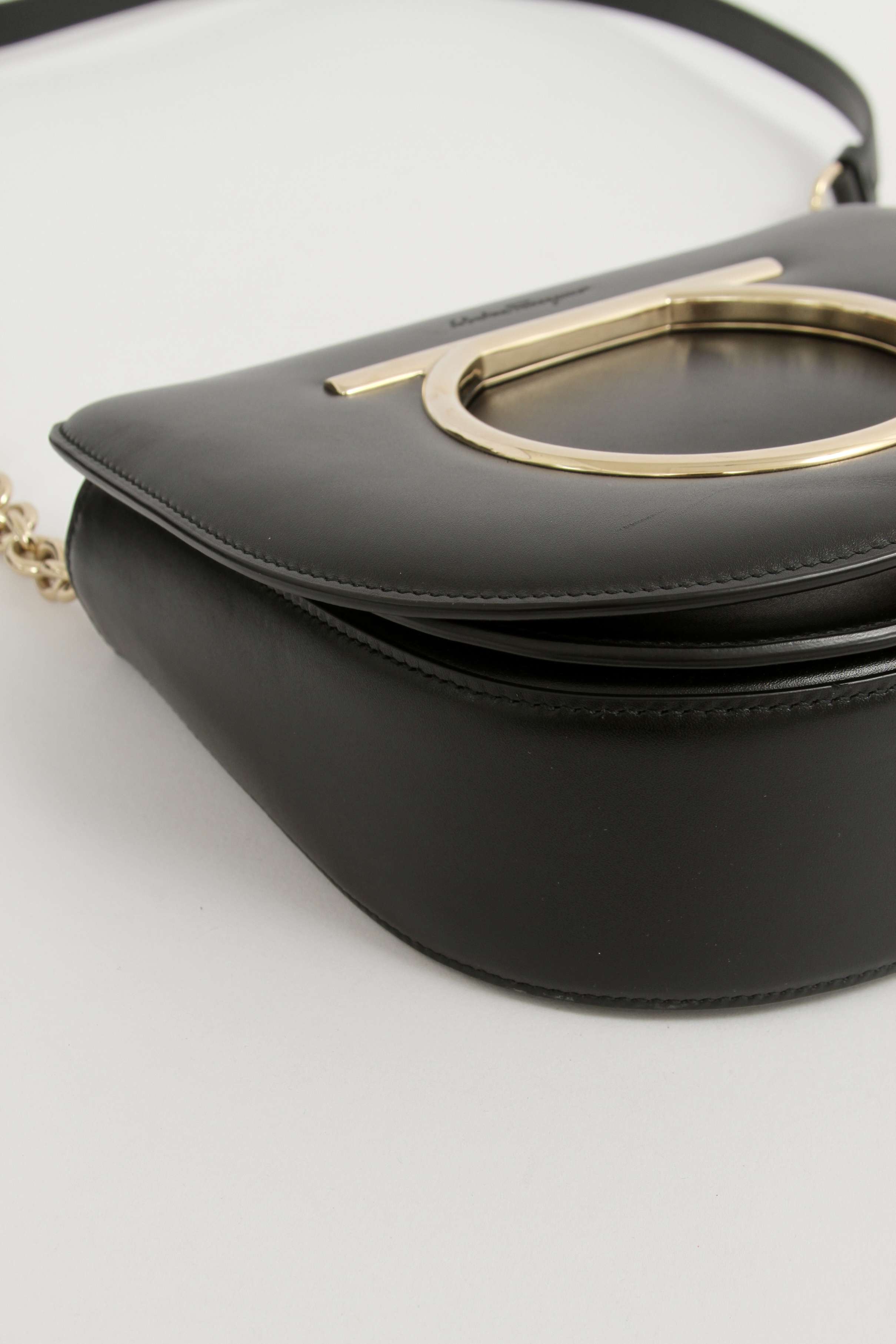Salvatore Ferragamo Vela 5