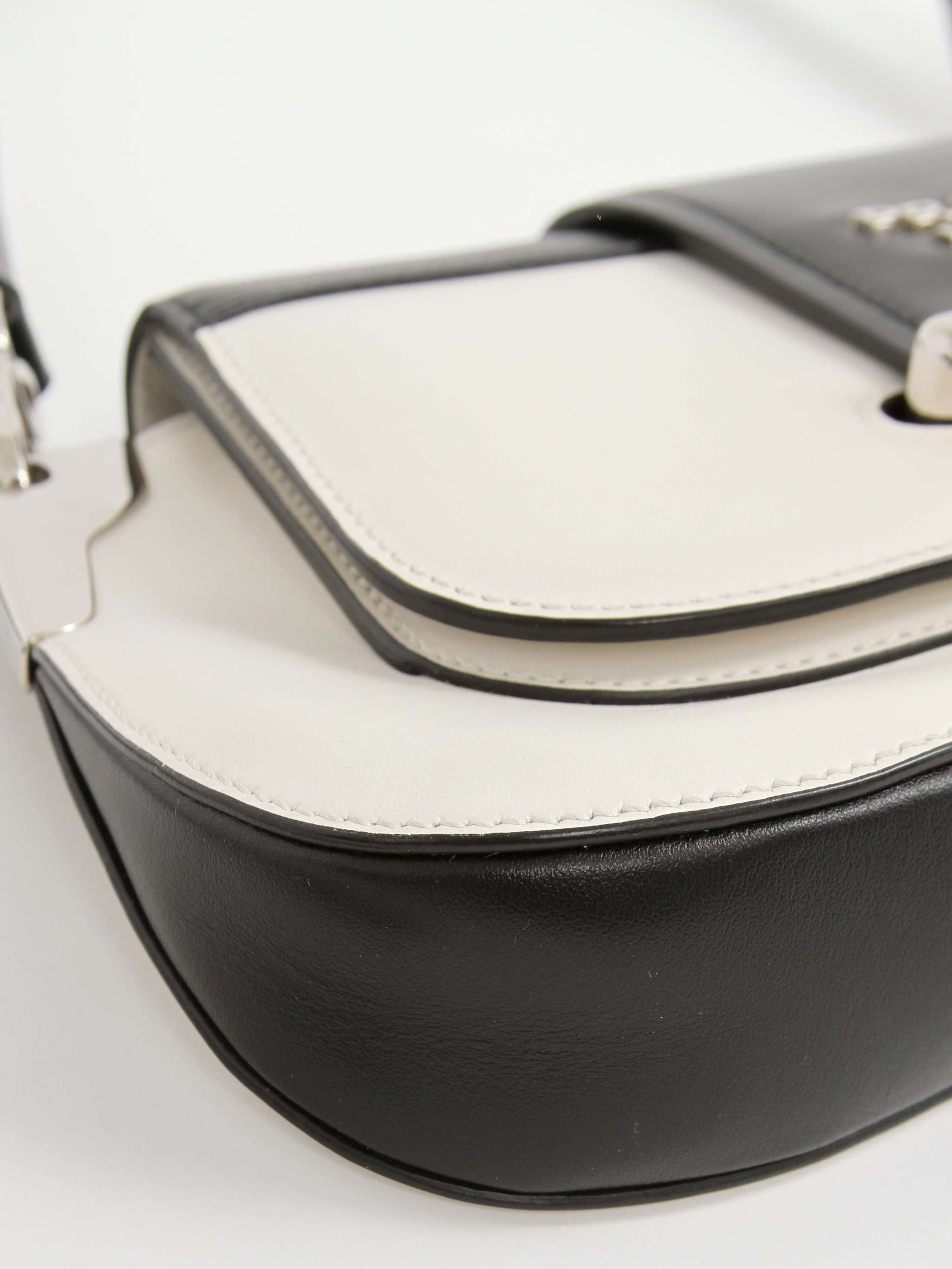 Prada Sidonie 5