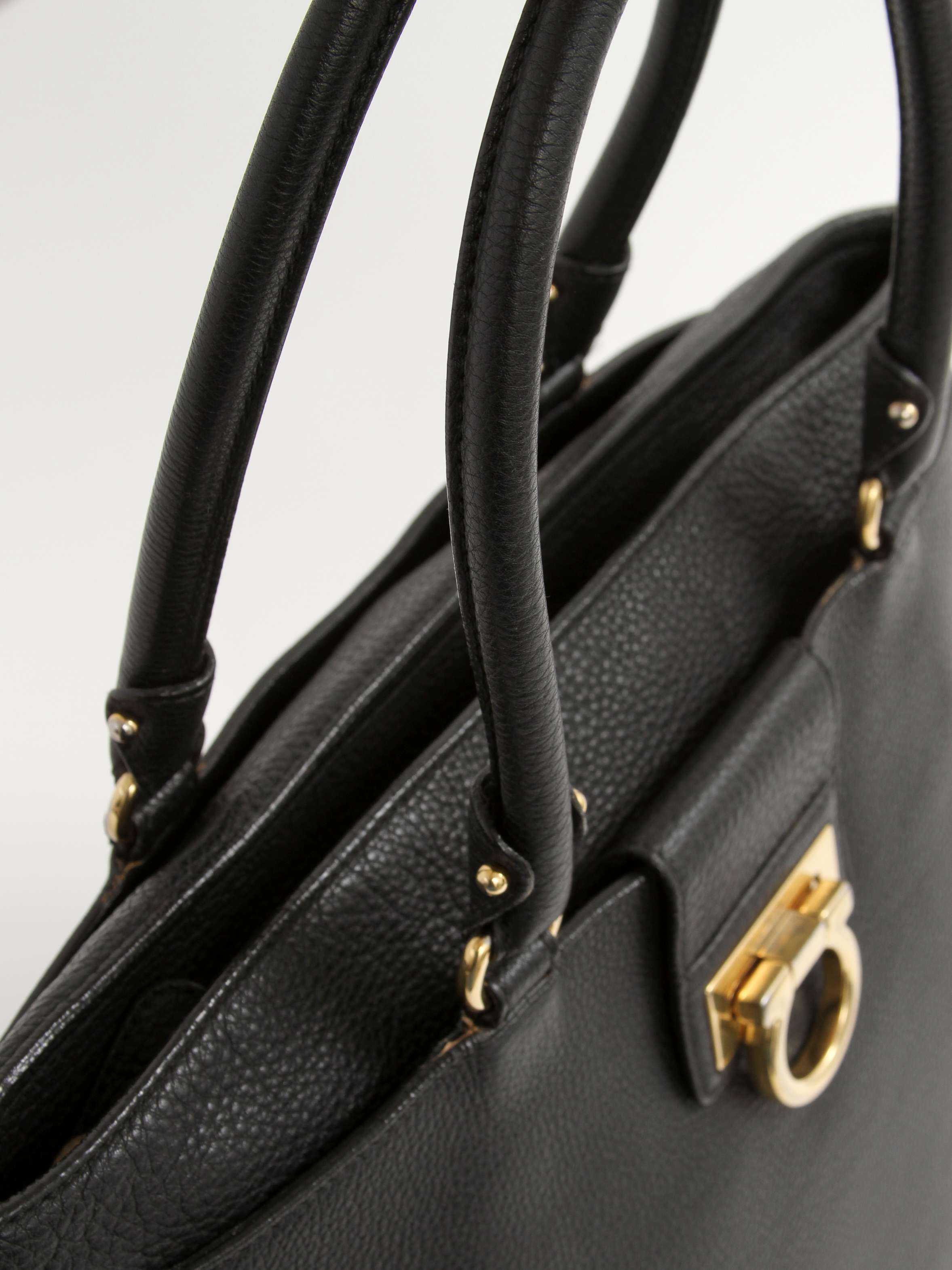 Сумки Salvatore Ferragamo Leather Bag изображение #9