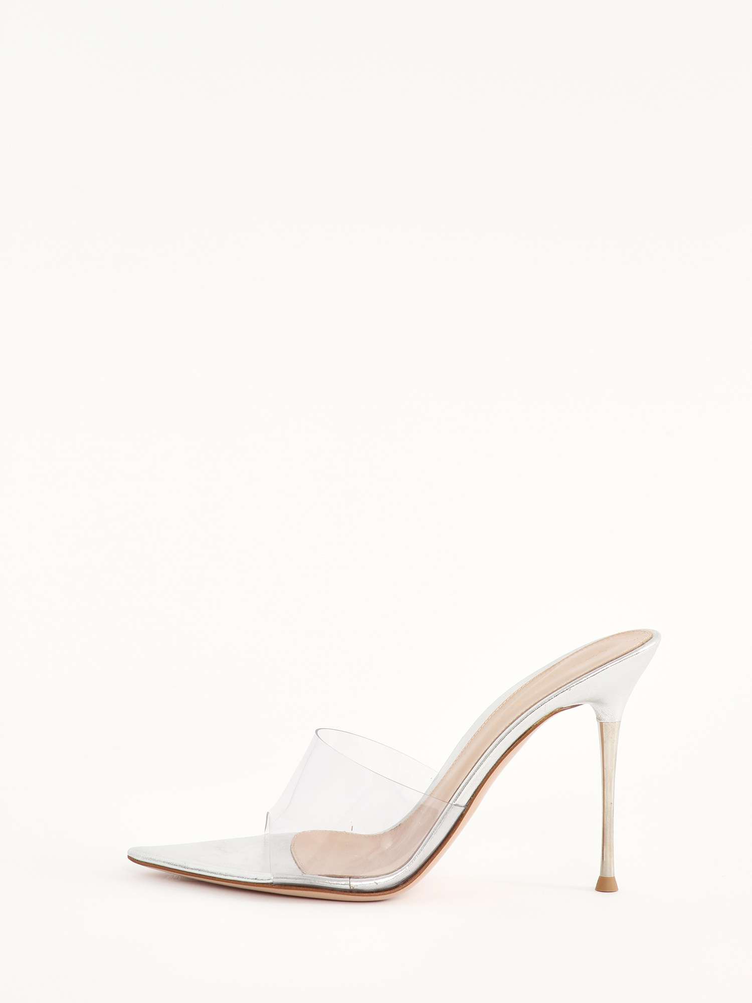Gianvito Rossi  37 2