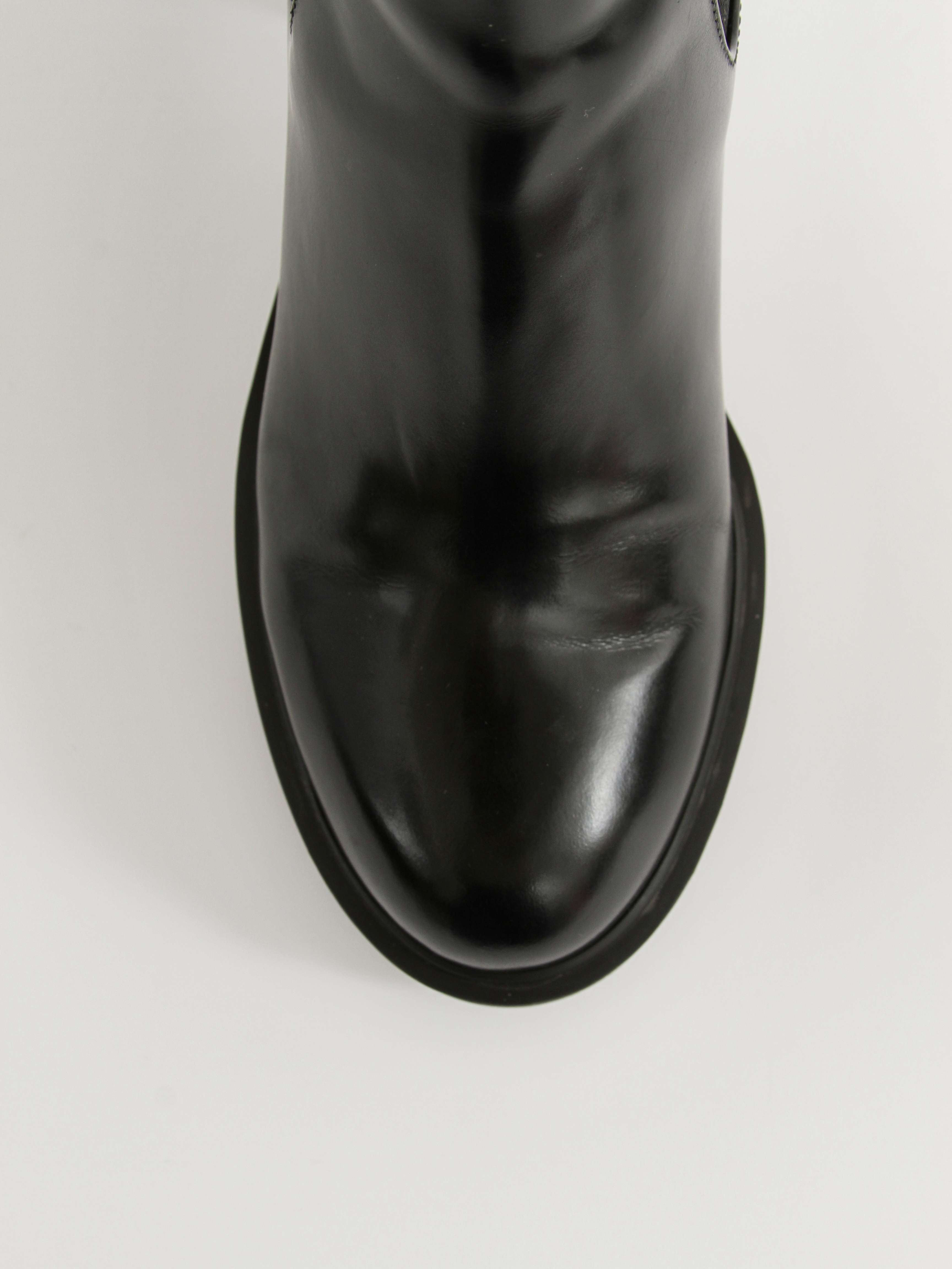 Prada  38 5