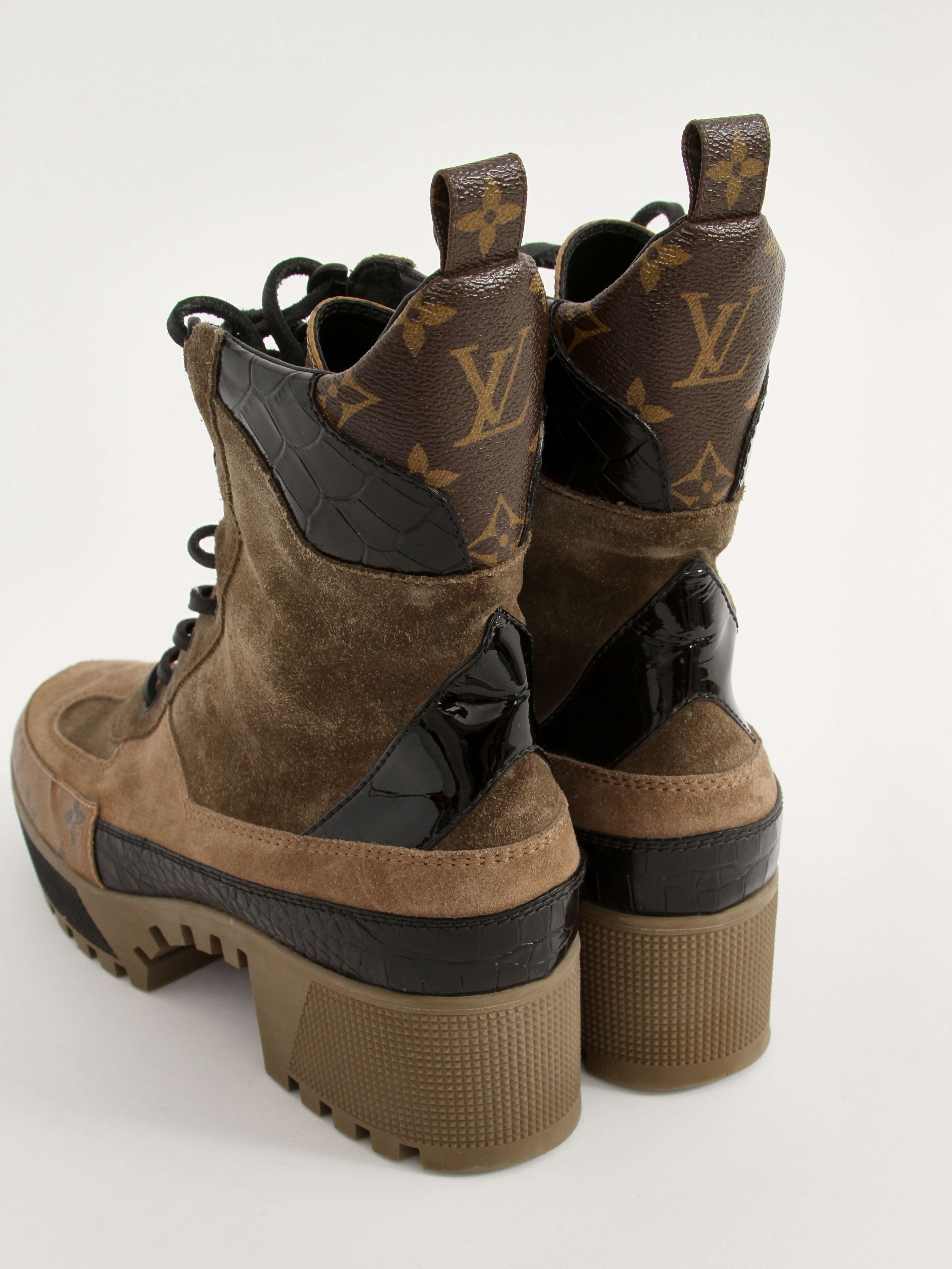 Louis Vuitton Laureate 39.5 5