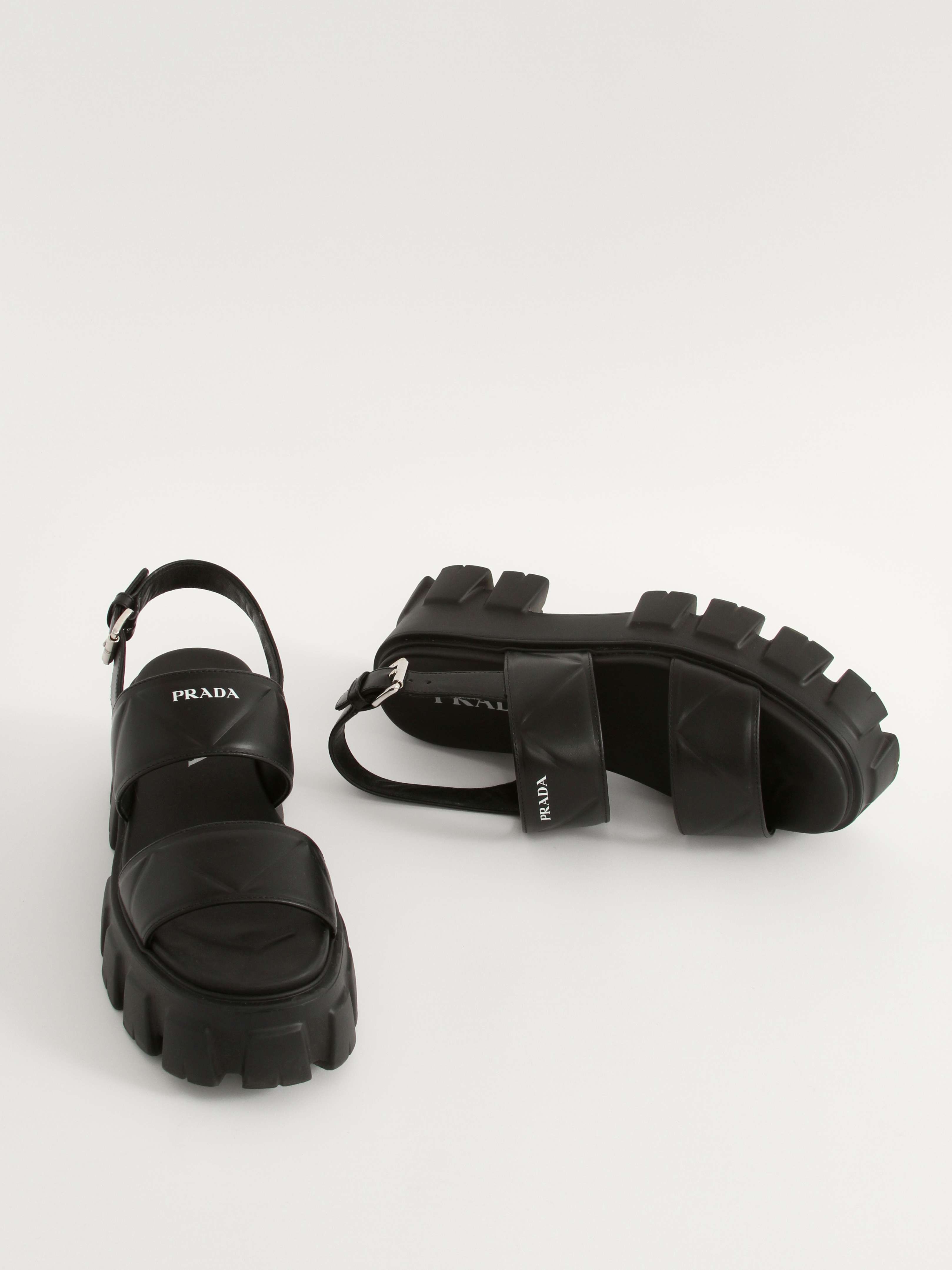 Prada  40 5
