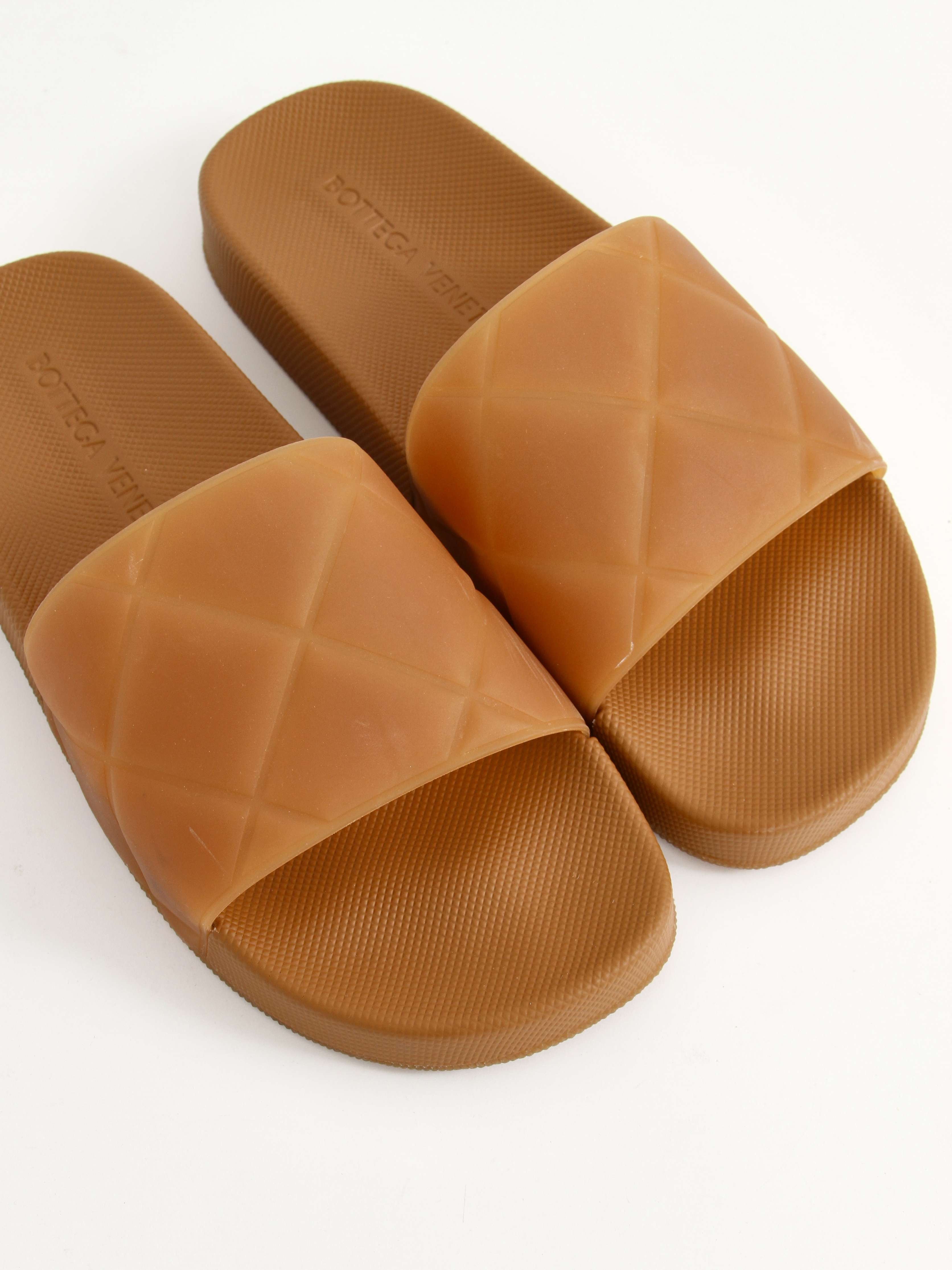 Bottega Veneta  38 5
