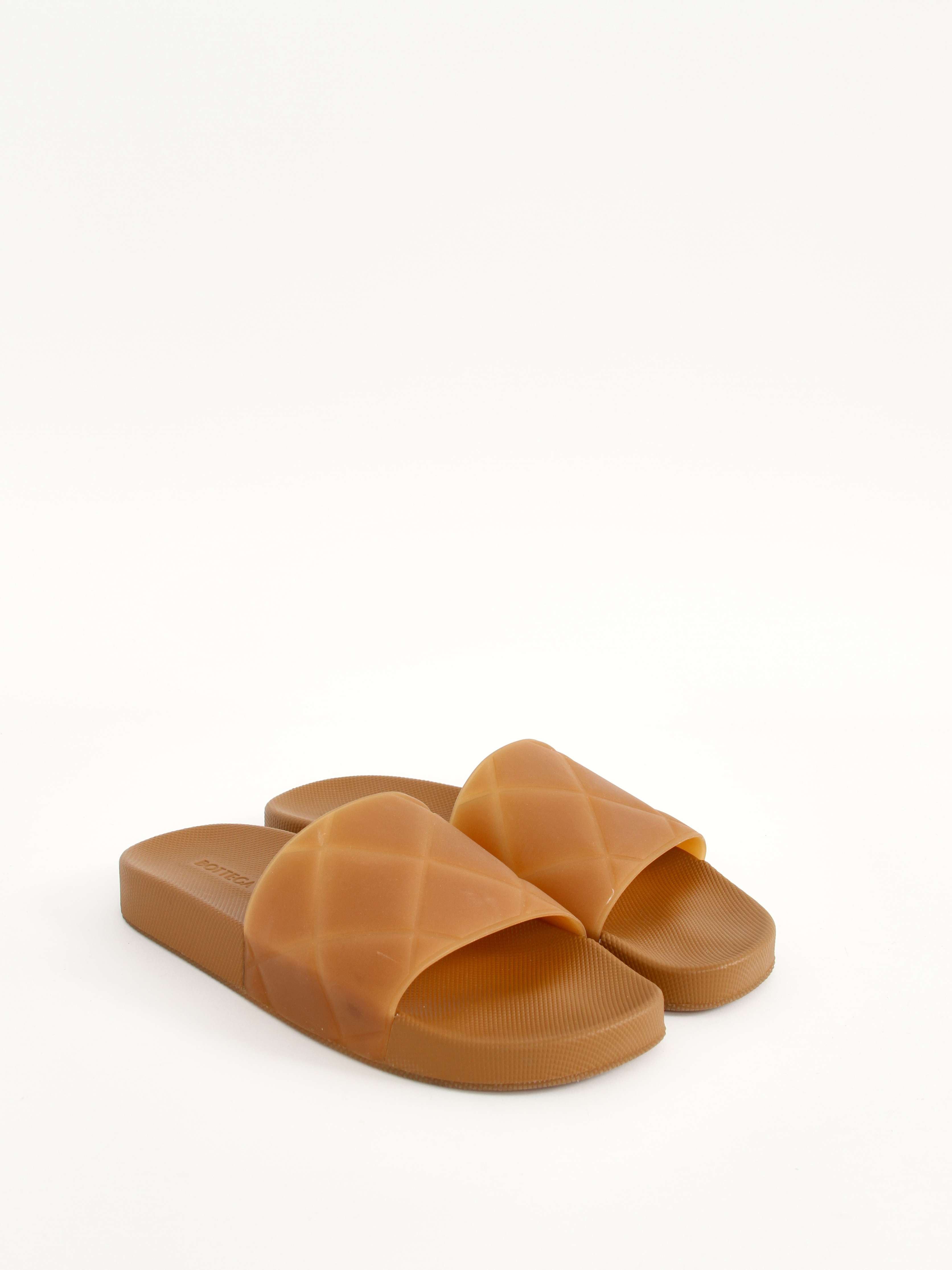 Bottega Veneta  38 2